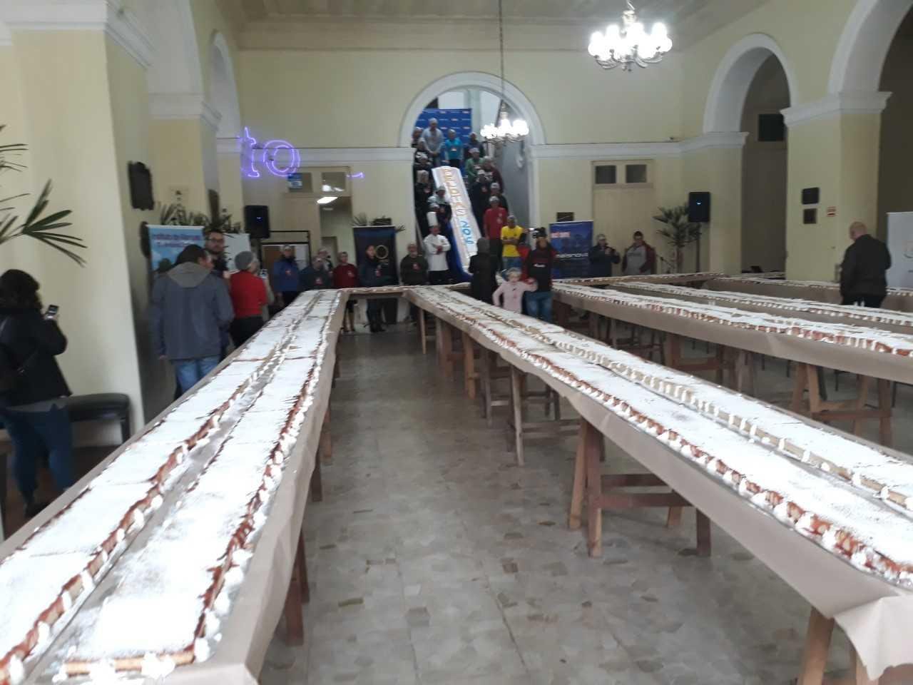 Bolo gigante encerrou comemora&ccedil;&otilde;es do anivers&aacute;rio de Pelotas