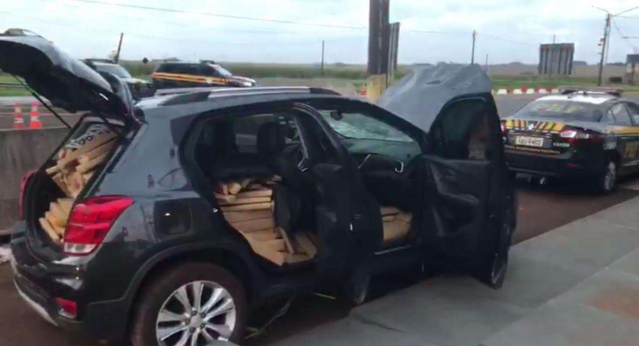 Mais de meia tonelada de maconha estava sendo transportada em carro