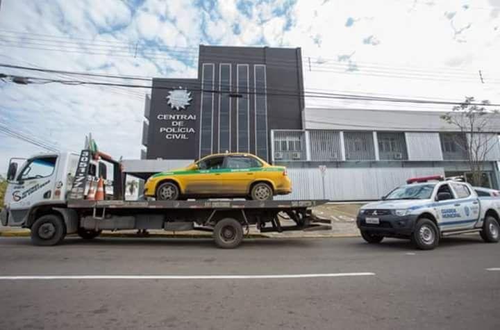 Taxista foi feita ref&eacute;m dentro do pr&oacute;prio carro