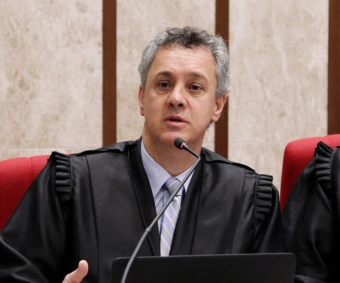 "Gebran n&atilde;o est&aacute; em f&eacute;rias", diz Tribunal da Lava Jato