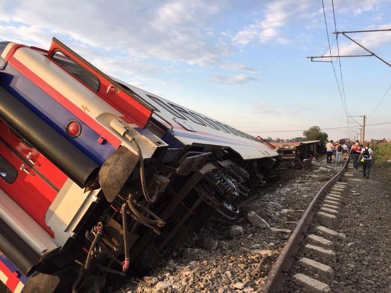 Descarrilamento de trem na Turquia deixa 10 mortos e 73 feridos
