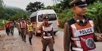 Autoridades prometem boas notícias no segundo dia de resgate na Tailândia