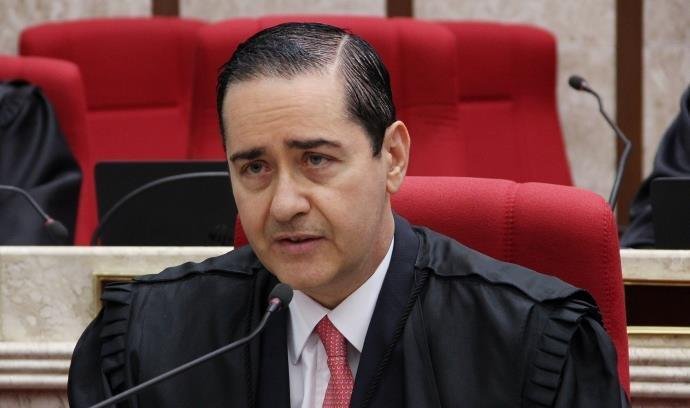 Ap&oacute;s impasses jur&iacute;dicos, presidente do TRF4 manteve pris&atilde;o de Lula