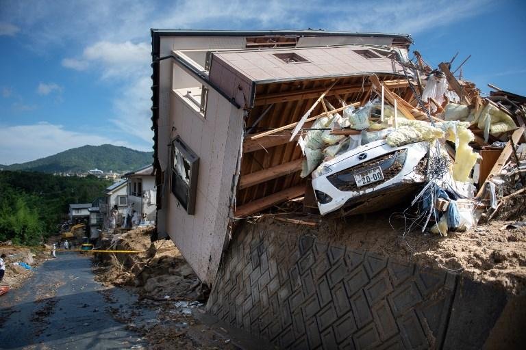 Japoneses buscam parentes desaparecidos ap&oacute;s chuvas em Kumano