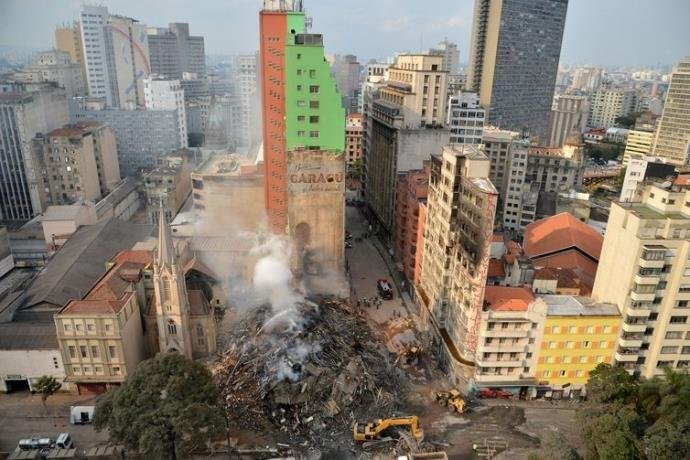 Igreja faz 1&ordm; culto ap&oacute;s desabamento de pr&eacute;dio no Largo do Pai&ccedil;andu