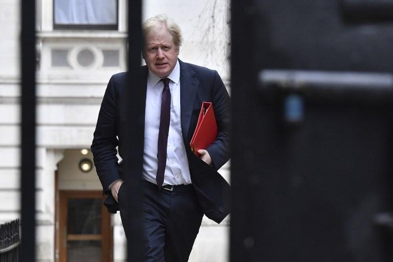 Ministro brit&acirc;nico das Rela&ccedil;&otilde;es Exteriores pede demiss&atilde;o 