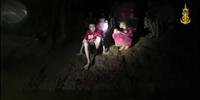 Crianças tiveram que enfrentar percurso de 10 horas para sair da caverna