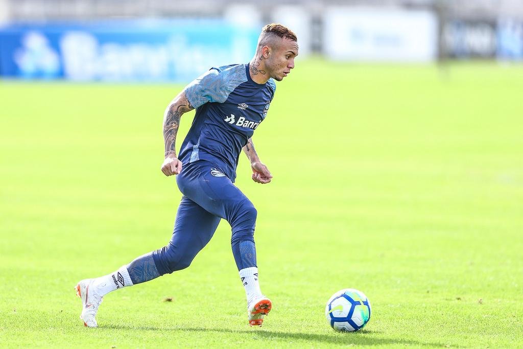 Everton destacou o bom desempenho do Gr&ecirc;mio no primeiro tempo do amistoso contra o Corinthians