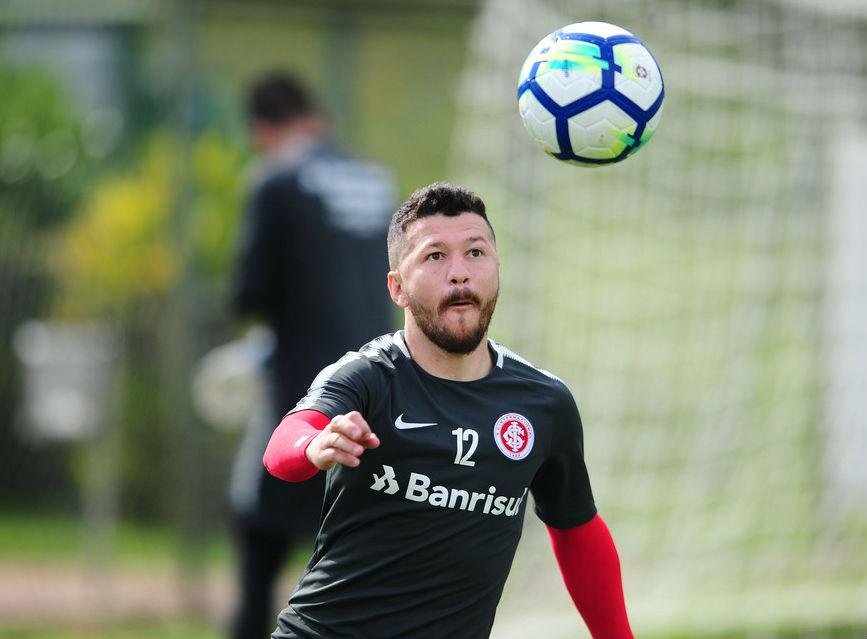 Rossi assumiu vaga de Gabriel Dias no treino desta ter&ccedil;a-feira