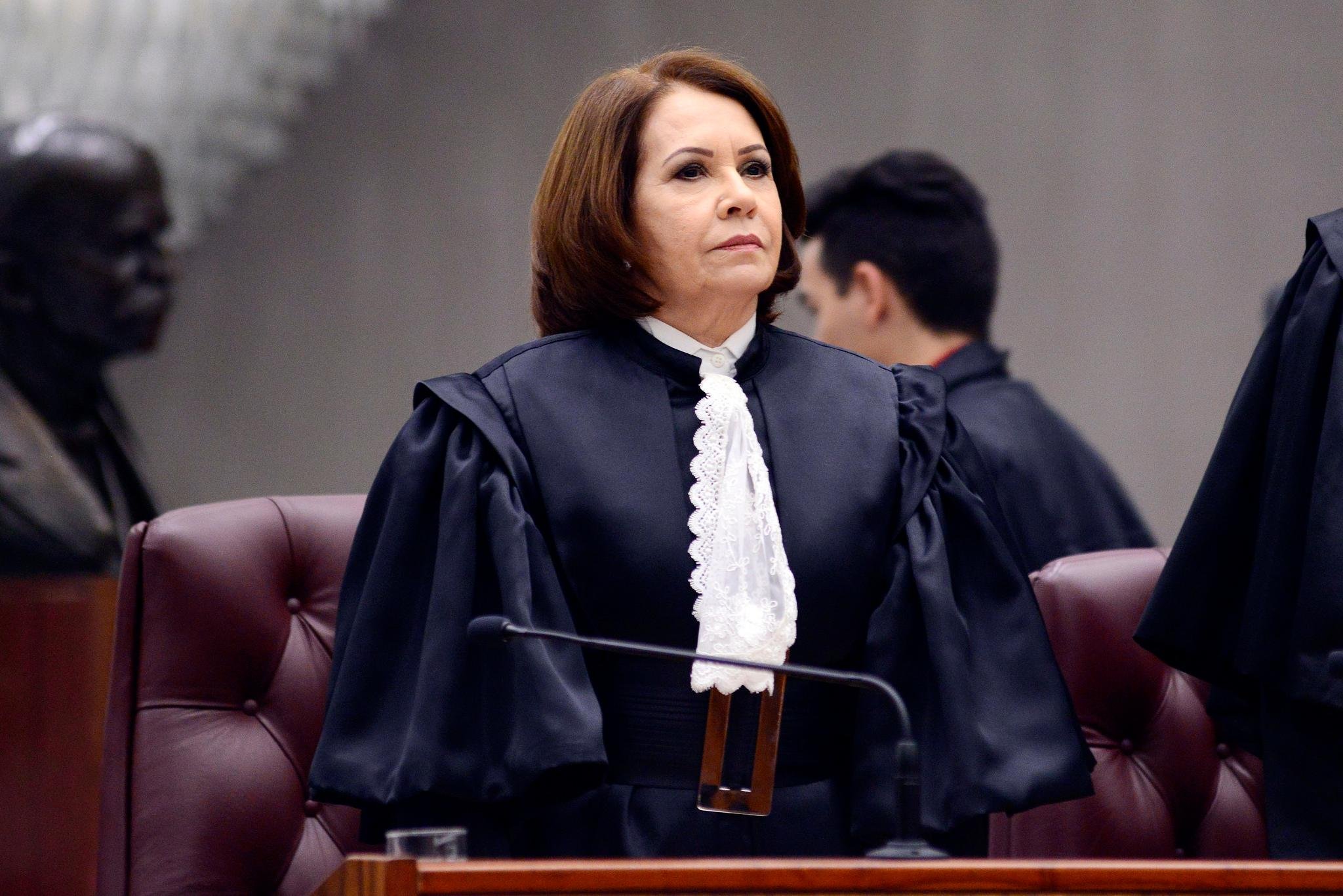 Ministra afirma incompet&ecirc;ncia de plantonista e nega habeas orpus