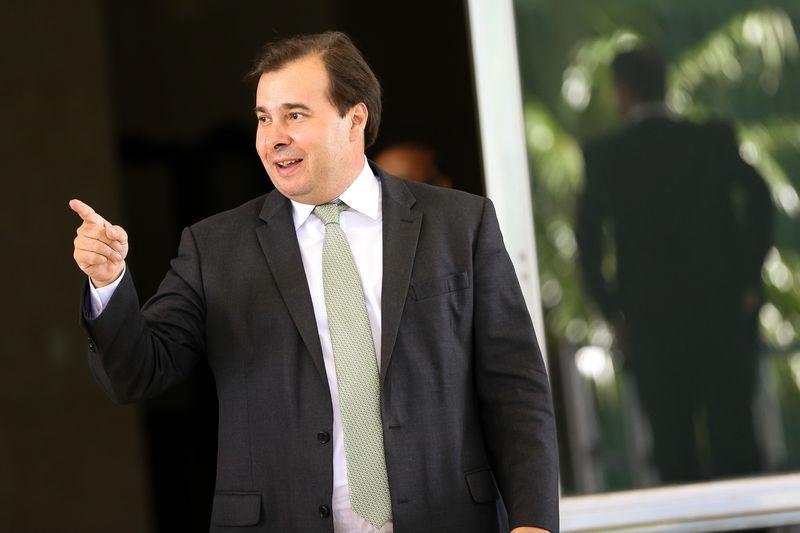 Projeto de privatiza&ccedil;&atilde;o da Eletrobras n&atilde;o ser&aacute; votado este ano, diz Maia 