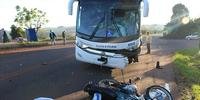 Jovem de 18 anos morre em colisão de moto contra ônibus em Tenente Portela 