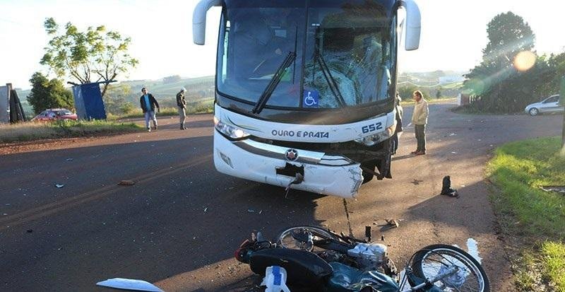 Jovem de 18 anos morre em colis&atilde;o de moto contra &ocirc;nibus em Tenente Portela 