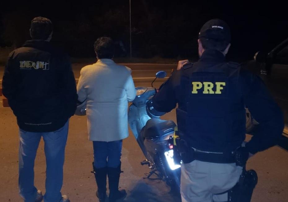 Casal de idosos &eacute; preso com motocicleta roubada em Eldorado do Sul 