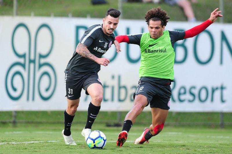 Zeca ser&aacute; titular no meio de campo do Inter