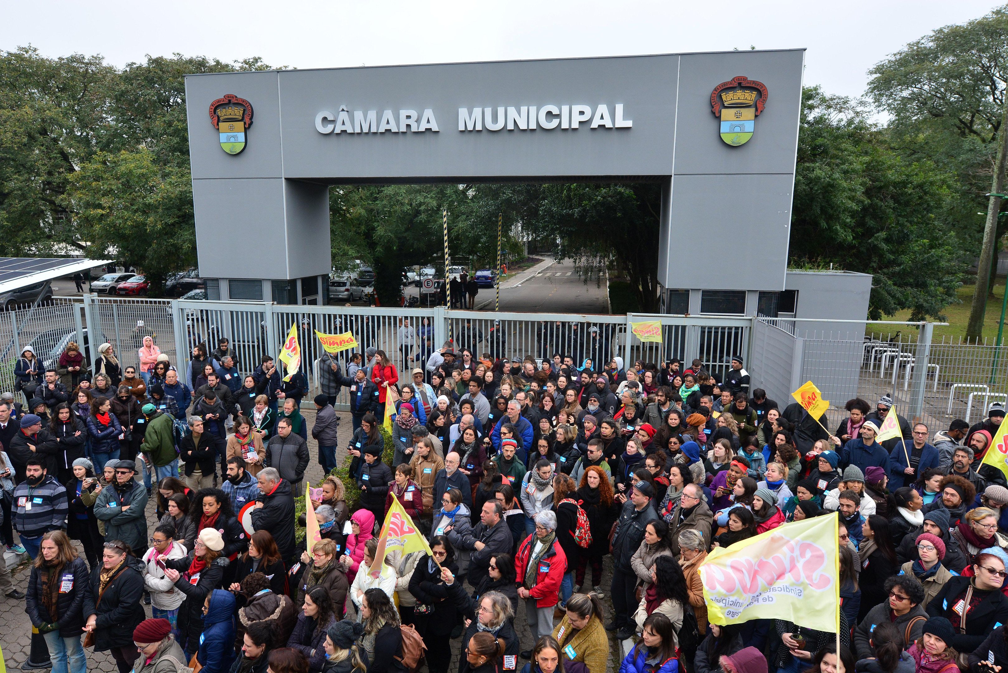 Decis&atilde;o judicial garantindo o acesso e a ordem das vota&ccedil;&otilde;es atrasou a sess&atilde;o