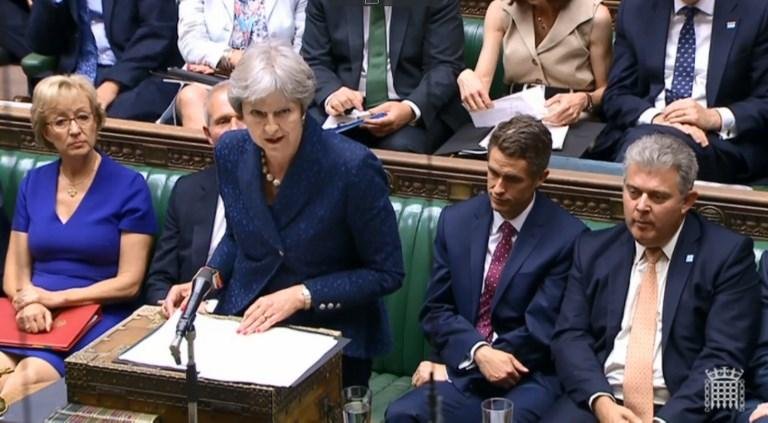 Theresa May vem sendo pressionada