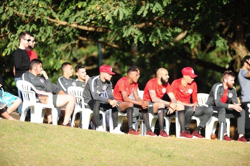 Inter ainda procura um zagueiro e meio-campista 