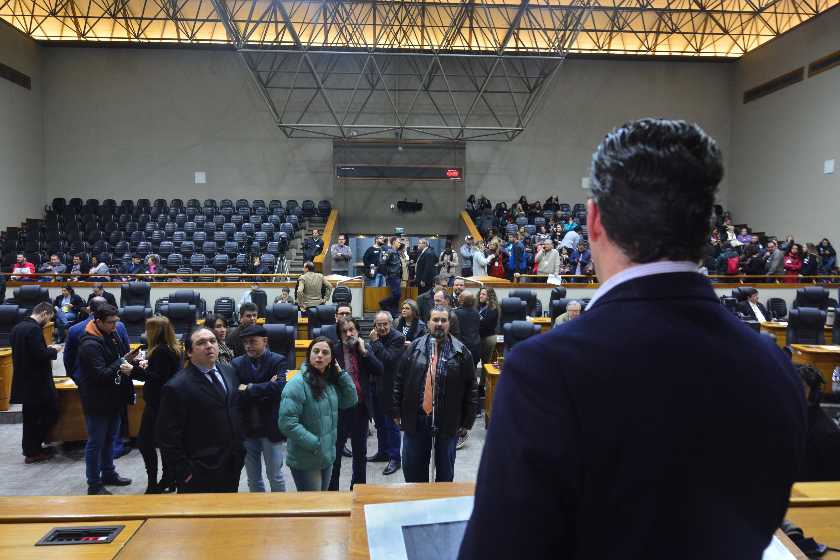 Falta de qu&oacute;rum adia vota&ccedil;&atilde;o na C&acirc;mara de Vereadores para a tarde