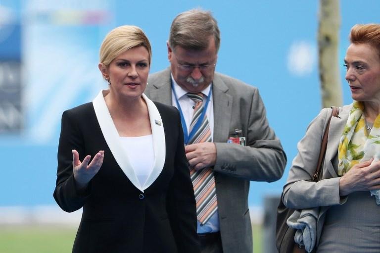 Kolinda Grabar Kitarovic anunciou que vai presentear com a camisa de sua sele&ccedil;&atilde;o seu colega franc&ecirc;s Emmanuel Macron