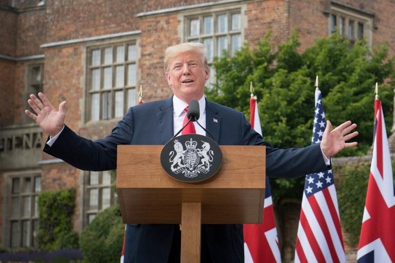 Trump enche May de elogios e aceita acordo de livre-com&eacute;rcio 