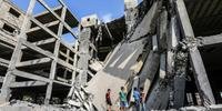Destroços na cidade de Gaza, após ataque de Israel