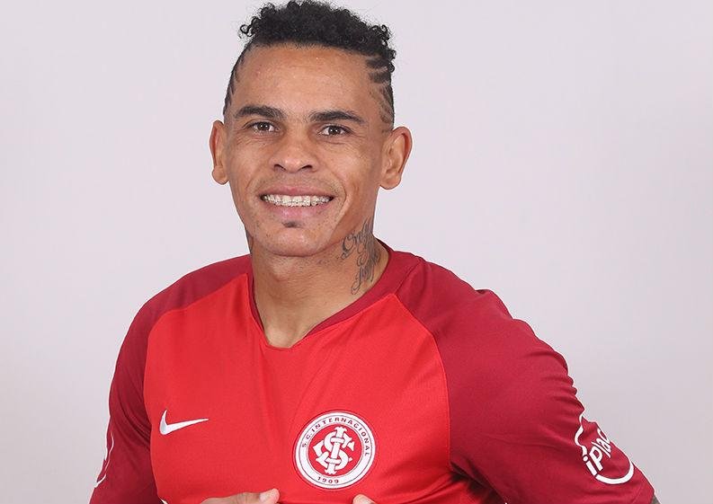Jonatan Alvez defender&aacute; o Inter at&eacute; junho do ano que vem
