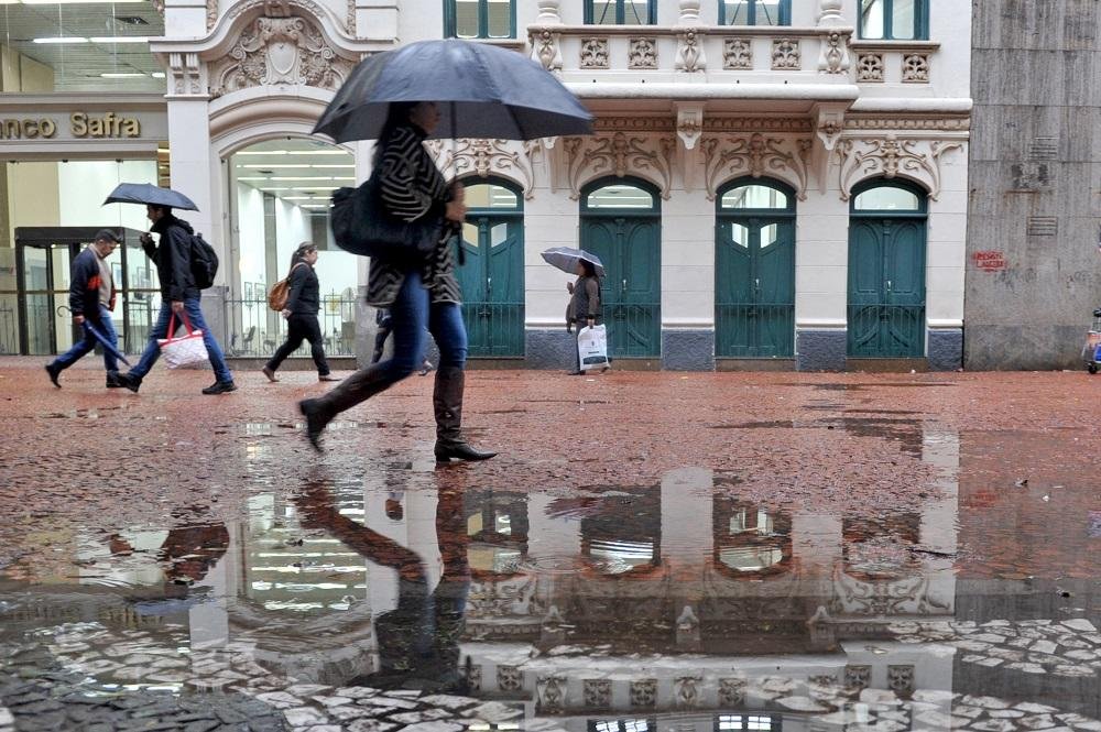 Chuva predomina nesta ter&ccedil;a-feira em Porto Alegre