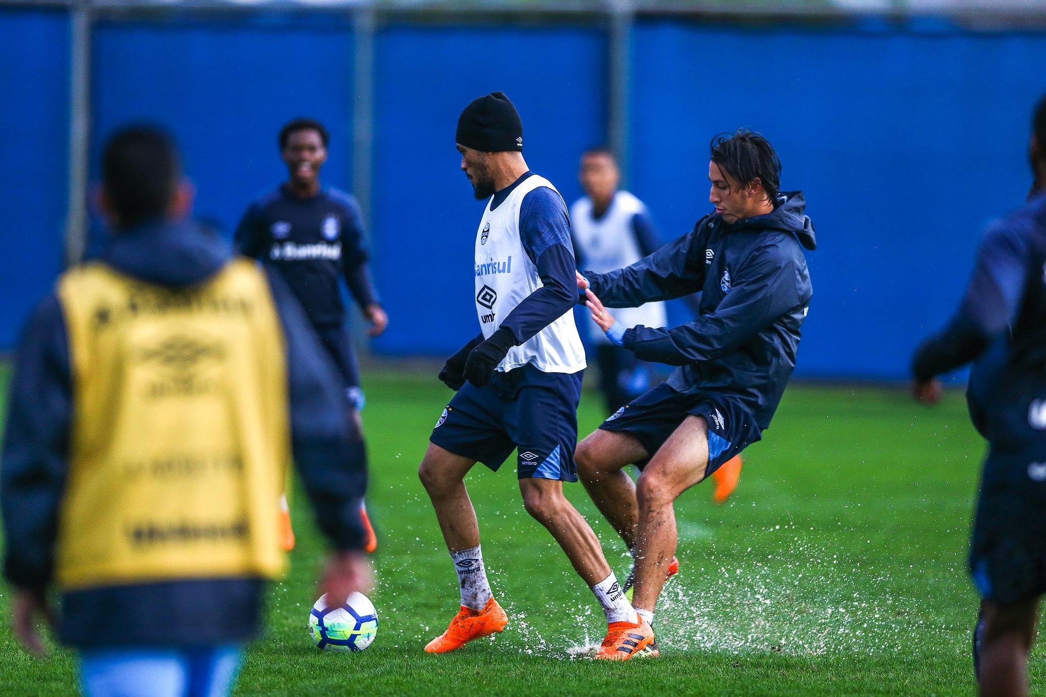 Pedro Geromel dever&aacute; formar dupla de zaga com Paulo Miranda ou Bressan nesta quarta