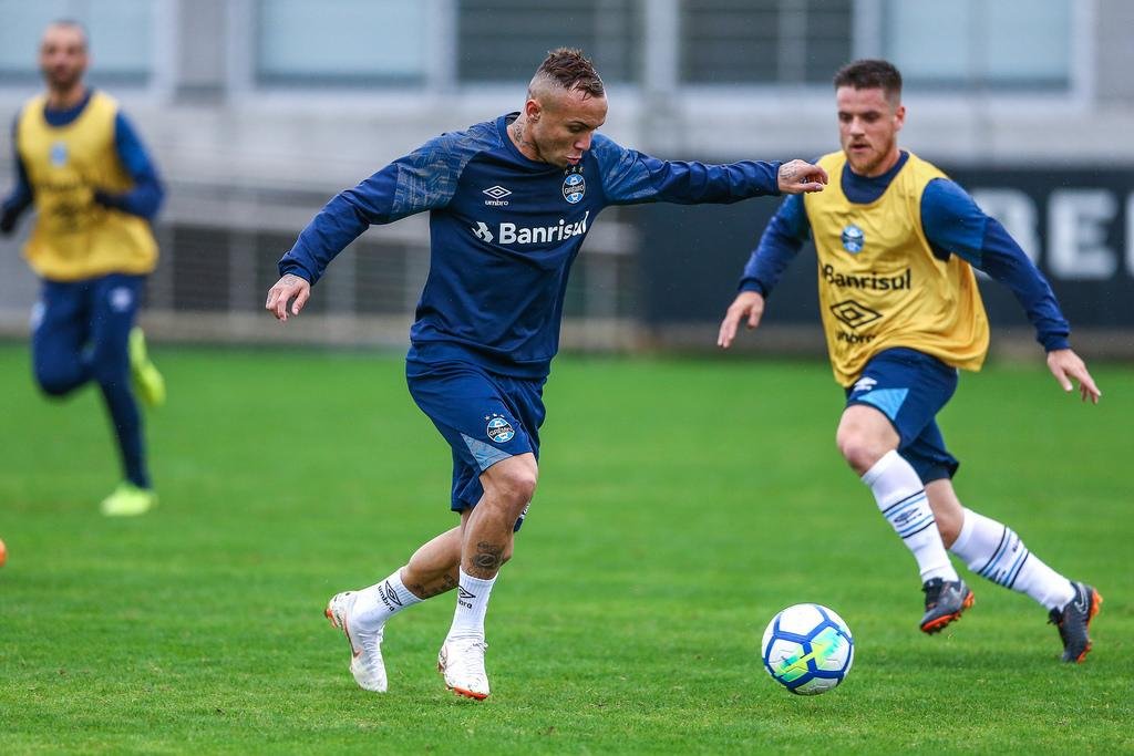 Everton e Ramiro retornaram aos treinos nesta segunda-feira