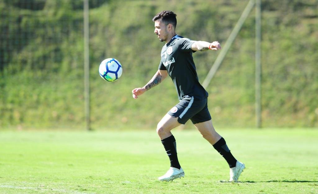 Zeca ser&aacute; titular no meio de campo do Inter contra o Atl&eacute;tico-PR