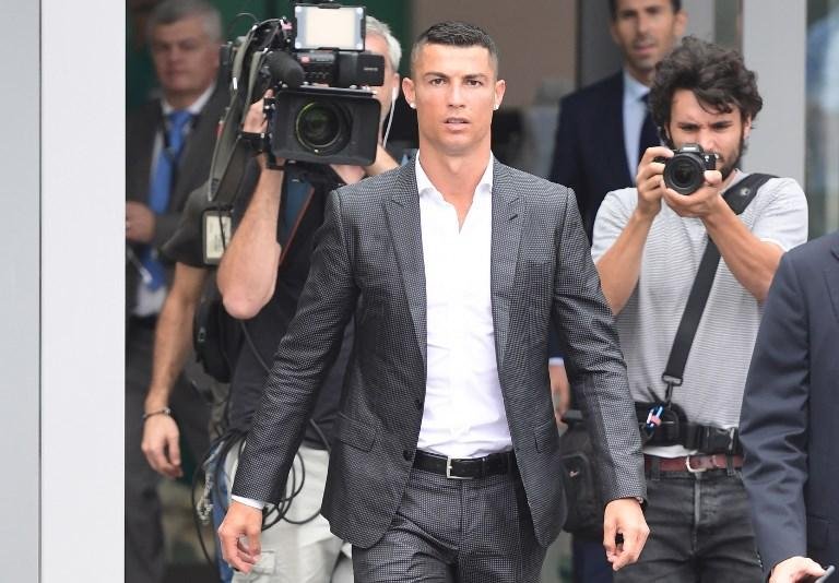 Jogador chegou &agrave; cidade um dia antes do previsto para assinar contrato