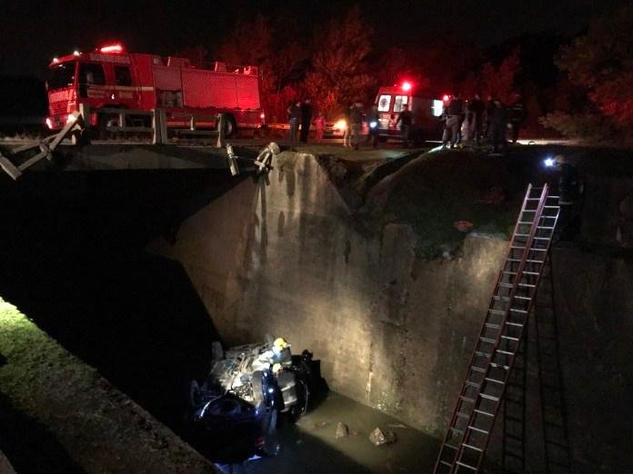 Mulher morre ap&oacute;s carro despencar de ponte em Caxias do Sul 