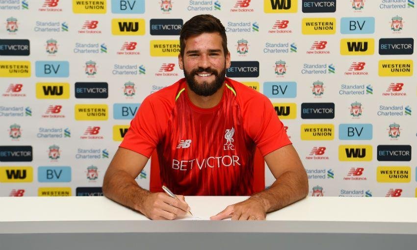 Liverpool anuncia a contrata&ccedil;&atilde;o de Alisson na maior transa&ccedil;&atilde;o para posi&ccedil;&atilde;o