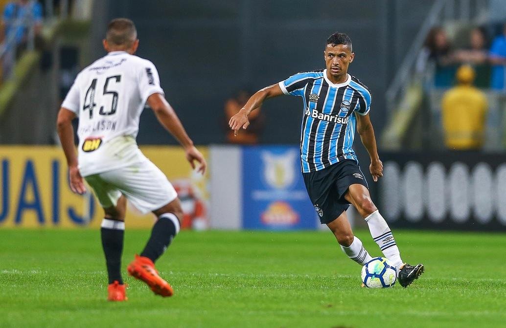 Substituto de Arthur d&aacute; conta do recado e anima Gr&ecirc;mio 