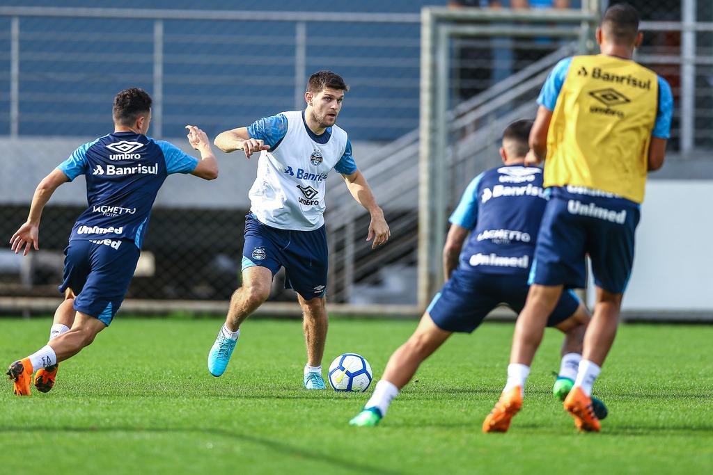 Kannemann voltou aos treinos, mas Bressan deve ser o companheiro de Geromel contra o Vasco