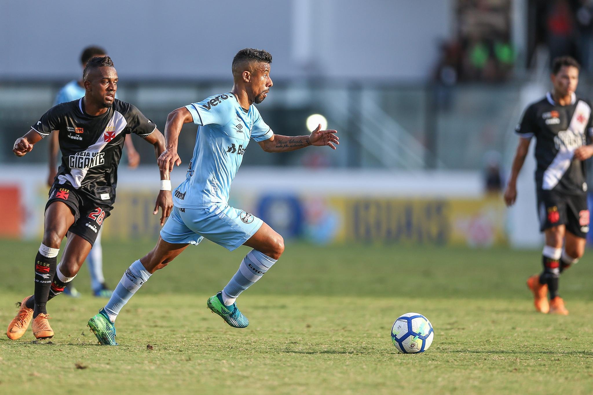 L&eacute;o Moura concordou que o Gr&ecirc;mio entrou sonolento no jogo