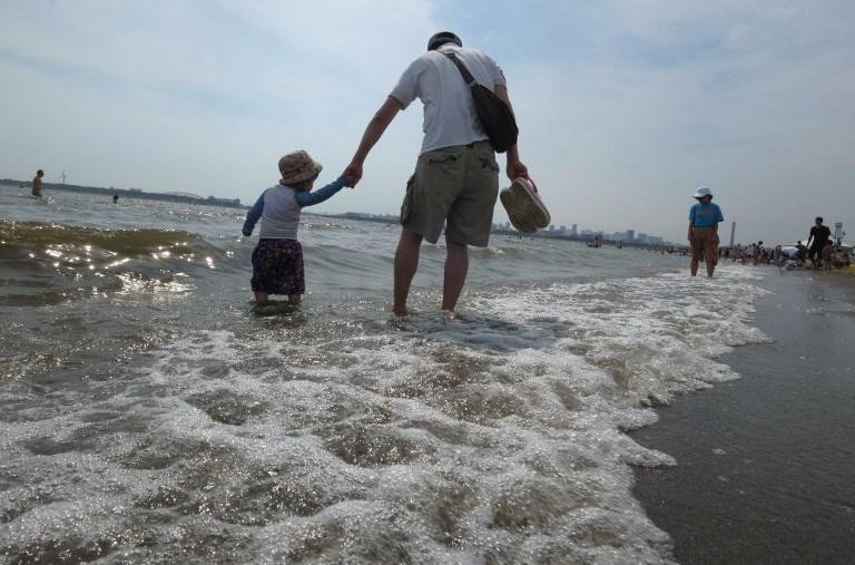 Jap&atilde;o reabre tr&ecirc;s praias devastadas pelo tsunami de 2011