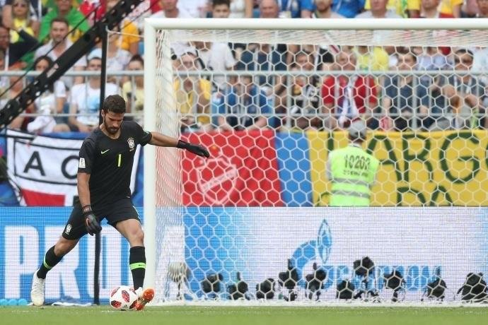 T&eacute;cnico liberou Alisson da pr&eacute;-temporada por causa do desgaste ap&oacute;s Copa do Mundo