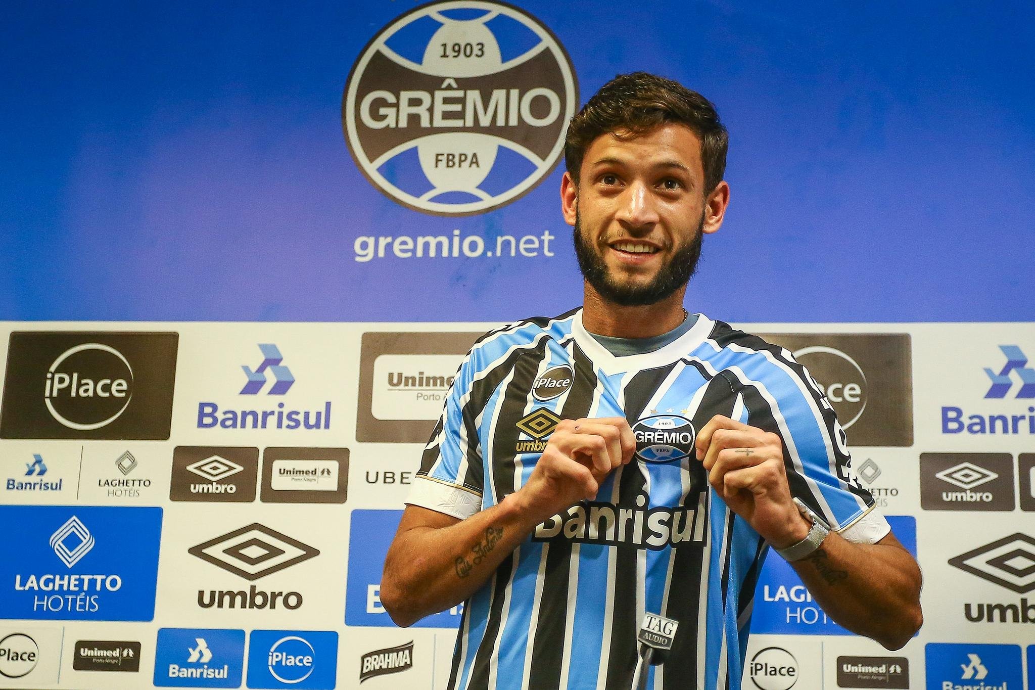 Juninho Capixaba foi apresentado nesta ter&ccedil;a-feira pelo Gr&ecirc;mio