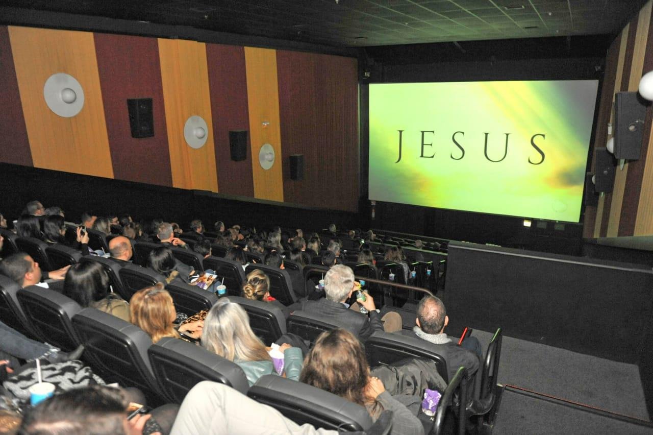 Primeiro cap&iacute;tulo da produ&ccedil;&atilde;o da Record TV foi exibido no cinema