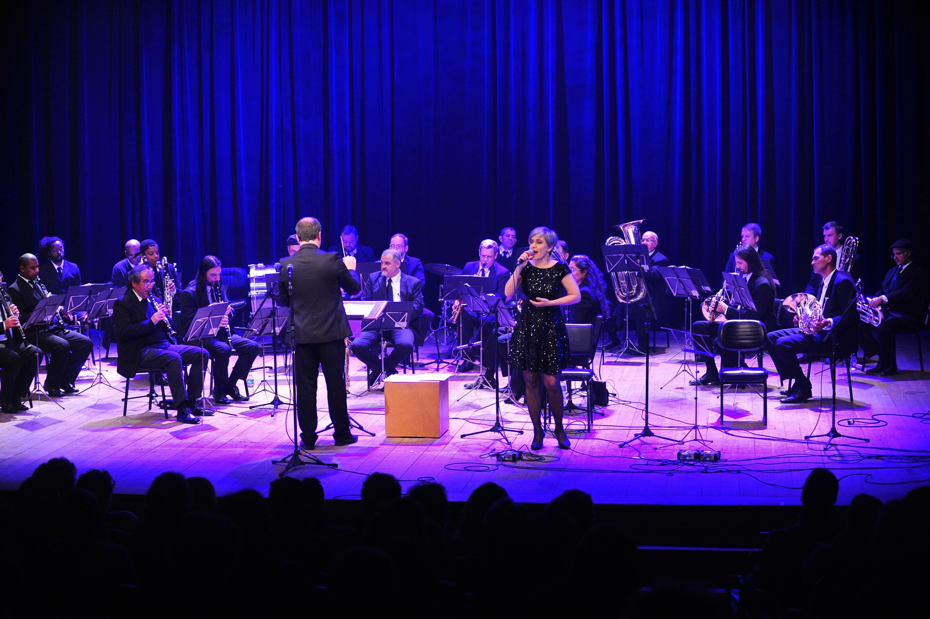Abertura teve shows no Teatro Renascen&ccedil;a