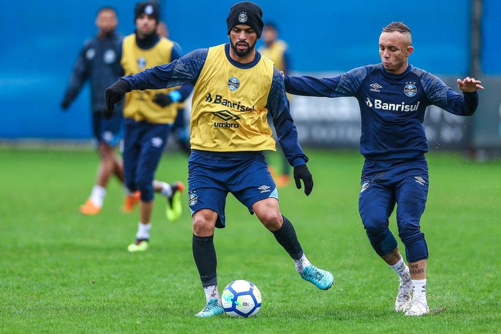 Maicon retorna ap&oacute;s cumprir suspens&atilde;o autom&aacute;tica