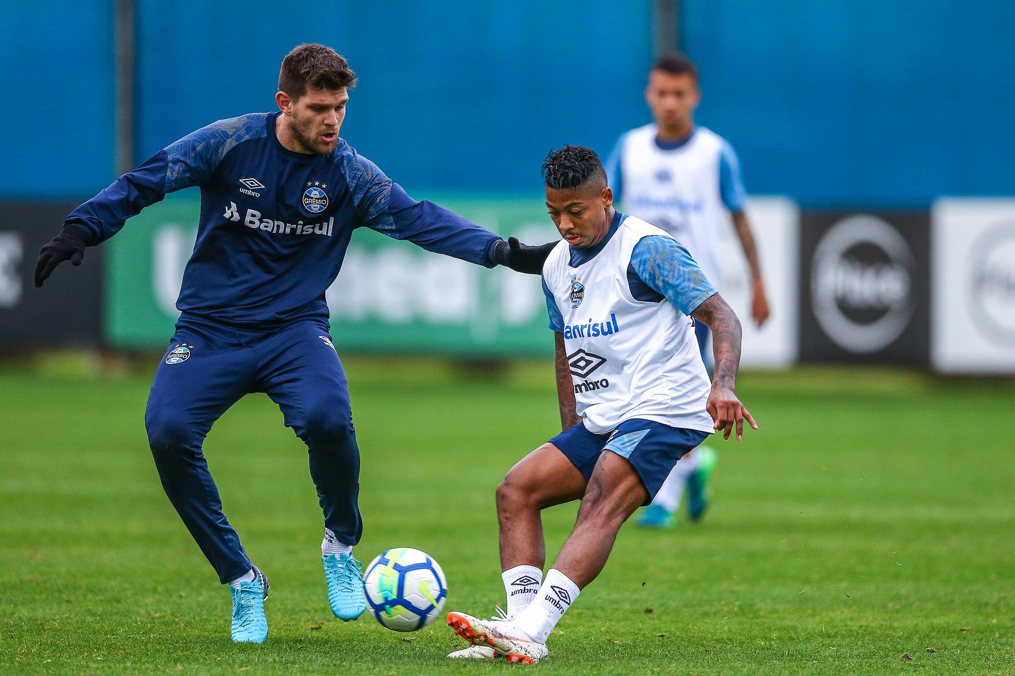 Kannemann voltou aos treinos e deve enfrentar o S&atilde;o Paulo