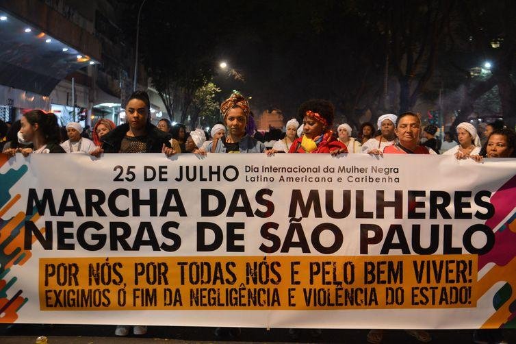Grupo percorreu ruas centrais da capital paulista