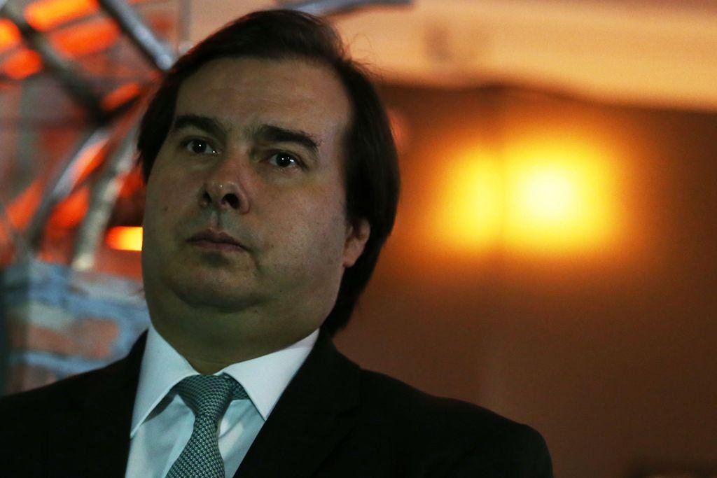 Maia desiste da candidatura &agrave; presid&ecirc;ncia e centr&atilde;o assume apoio ao PSDB