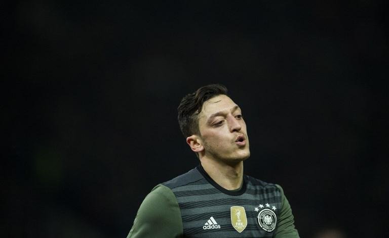 Atacante informou no &uacute;ltimo domingo que n&atilde;o atuaria mais pela sele&ccedil;&atilde;o alem&atilde; acusando DFB de racismo