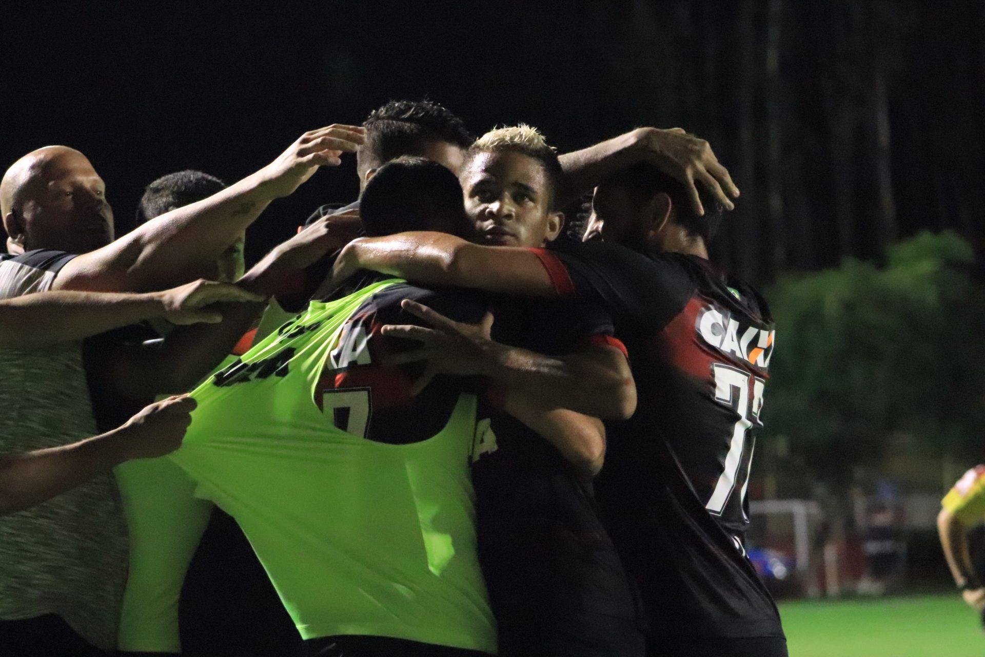 Pernambucanos come&ccedil;aram melhor, mas amargaram terceira derrota seguida
