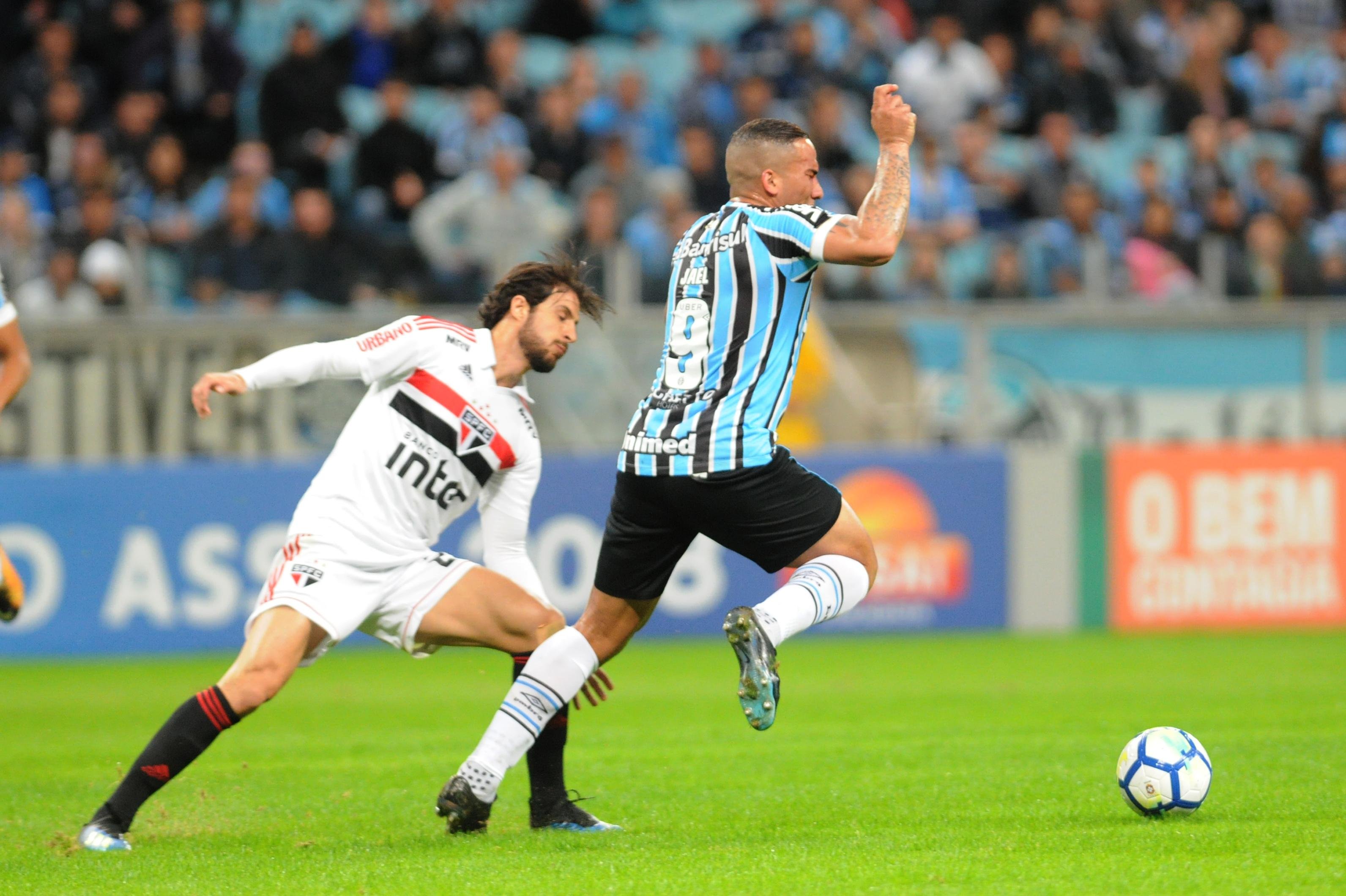 T&eacute;cnico exaltou futebol ofensivo e tranquilidade do Gr&ecirc;mio para superar gol no in&iacute;cio