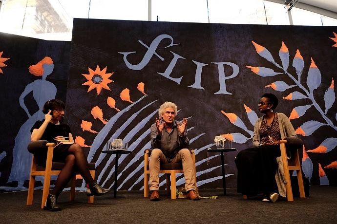 Noemi Jaffe (mediadora) e os escritores Igiaba Scego e F&aacute;bio Pusterla